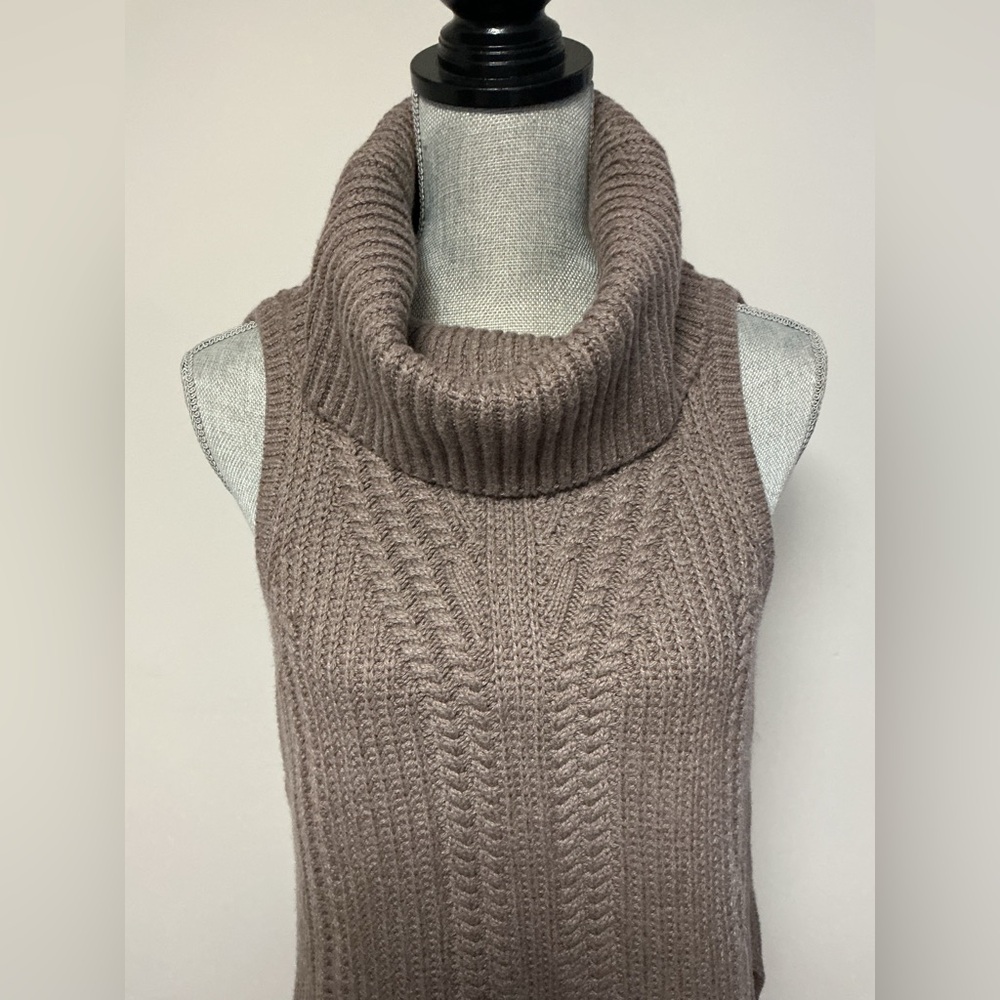 BANANA REPUBLIC KNIT SWEATER